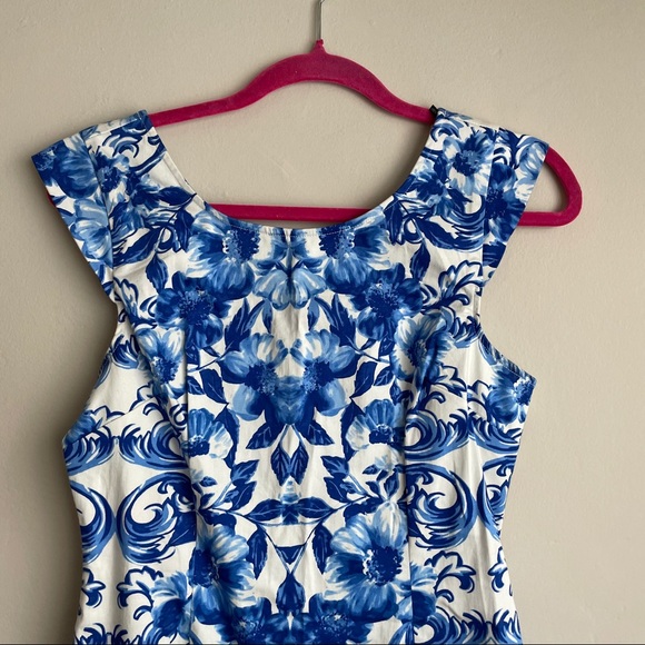 Forever 21/Blue & White Floral Form Fitting Dress - Picture 2 of 7